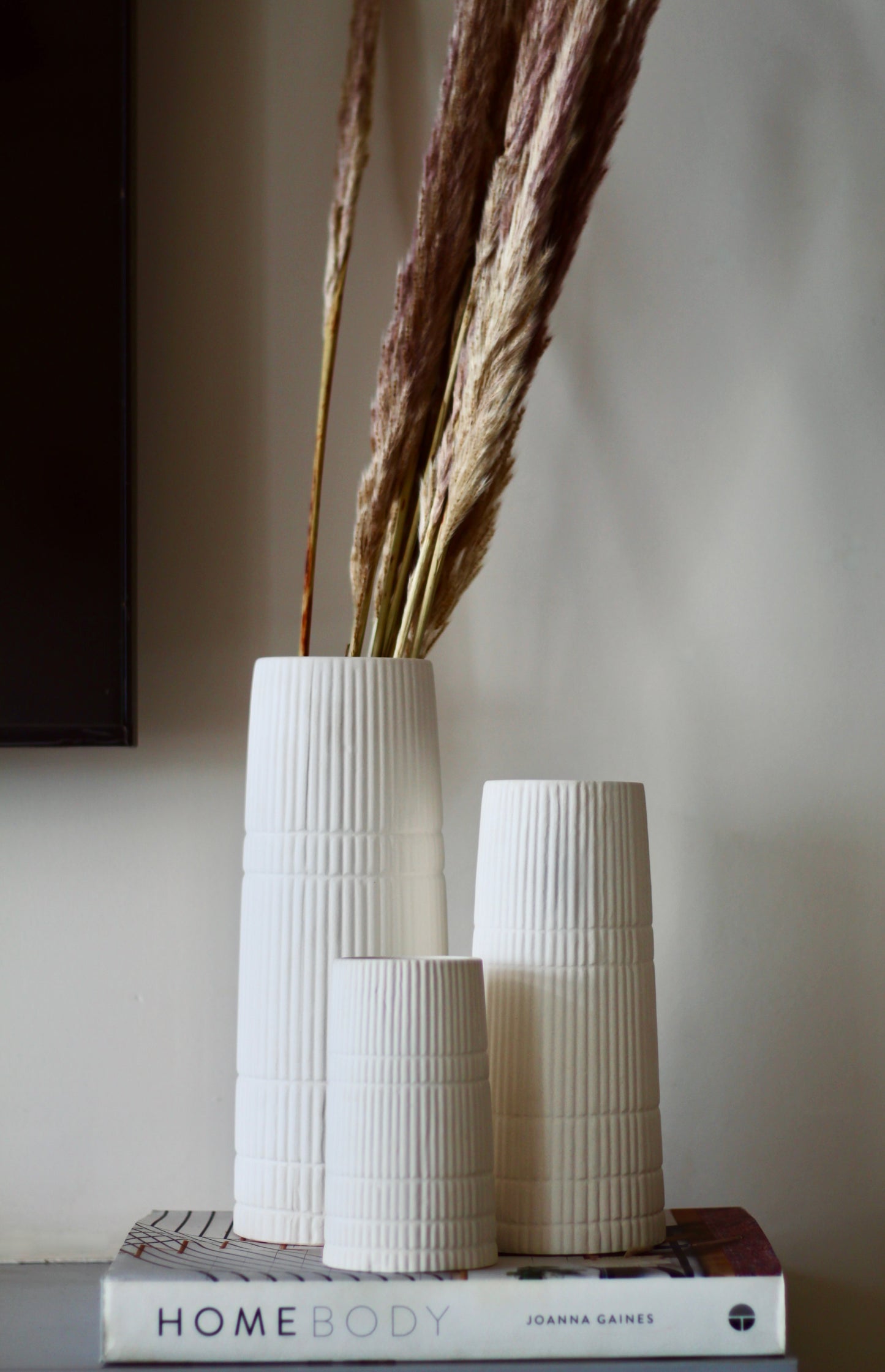 Linea Vase Snow - Single (with flowers)