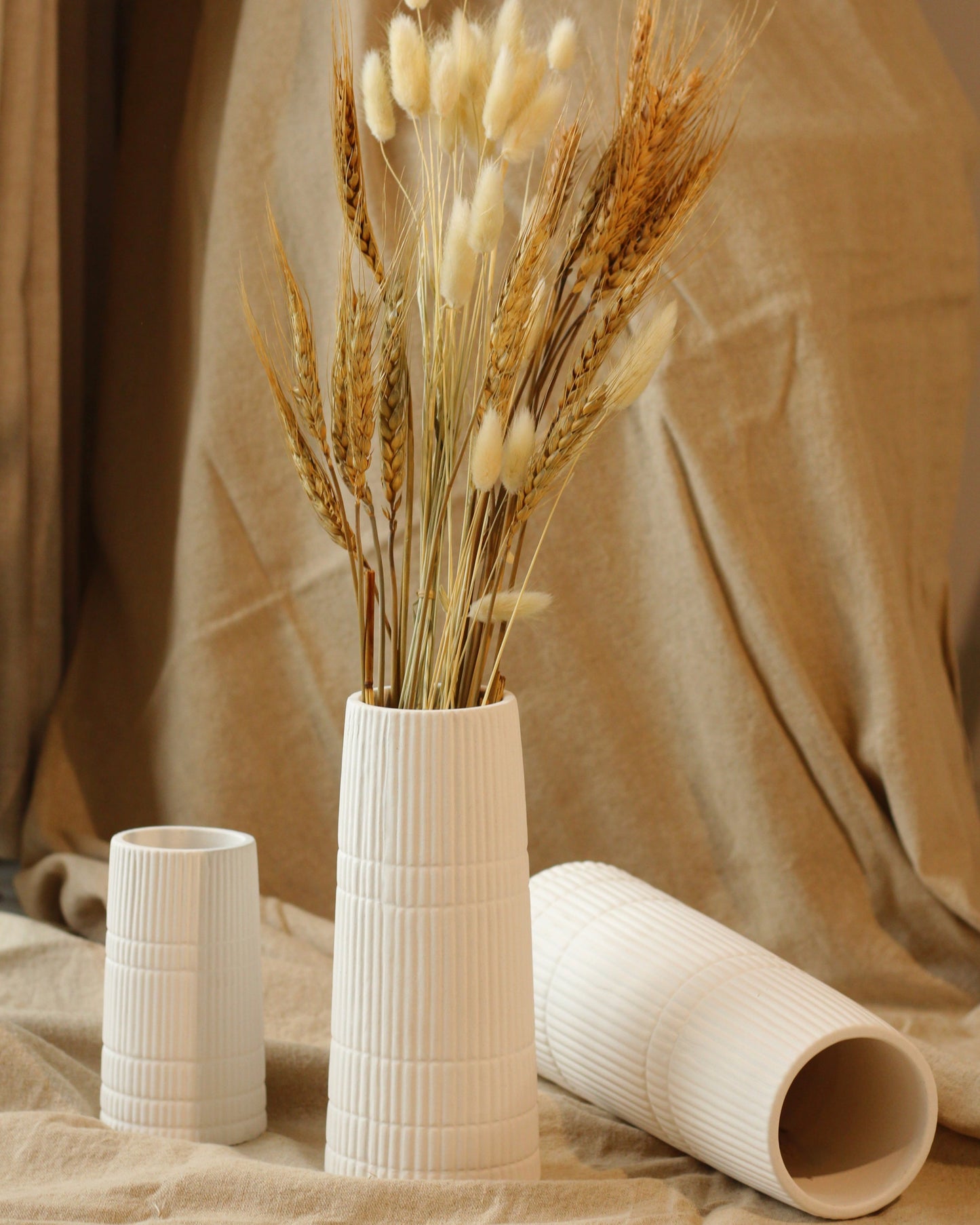 Linea Vase Snow - Single (with flowers)