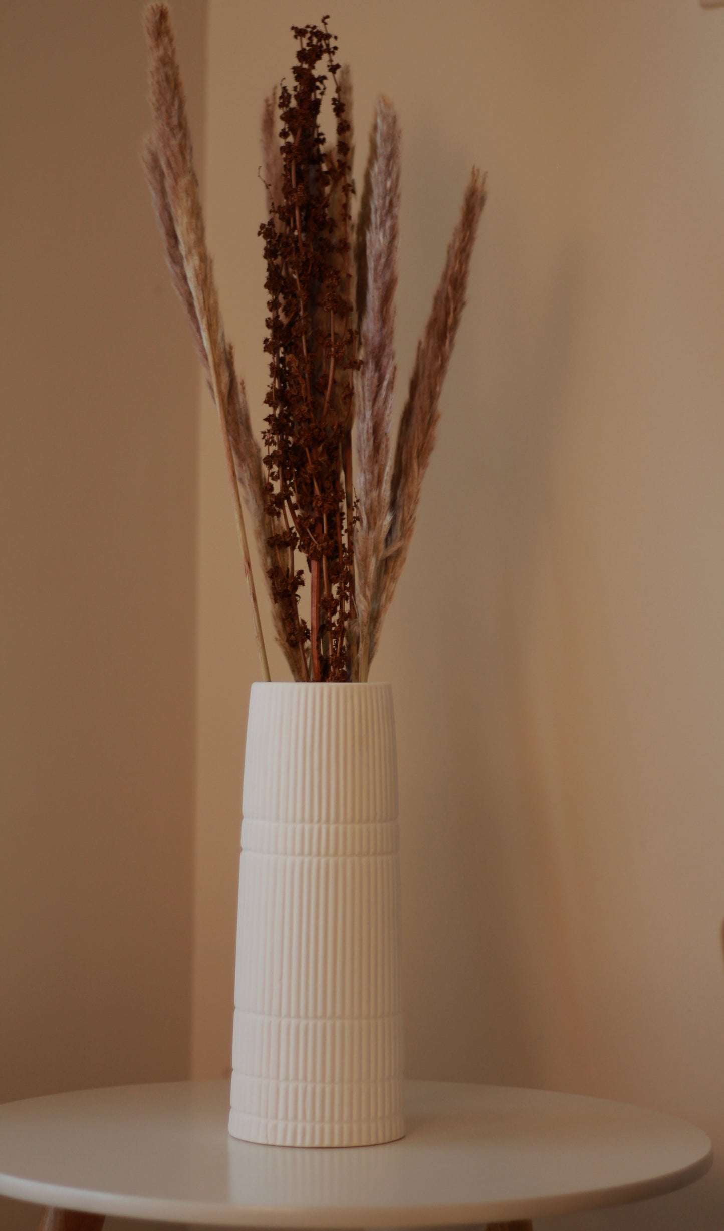 Linea Vase Snow - Single (with flowers)